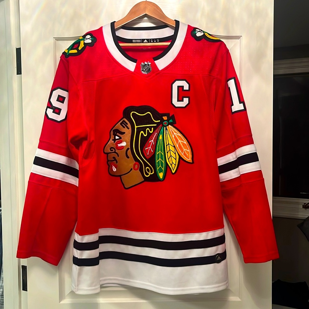 Official Adidas NHL Blackhawks jersey - #19 Jonathan Toews